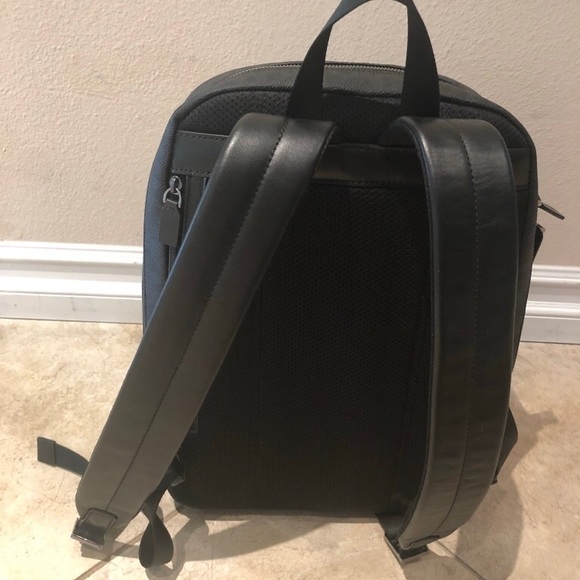 Michael Kors Large backpack. L 16" W 12". Dust bag not included - Picture 3 of 8